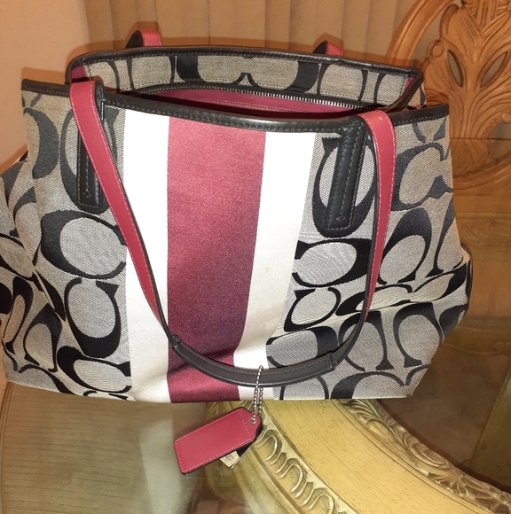 Coach purse - Picture 2 of 6